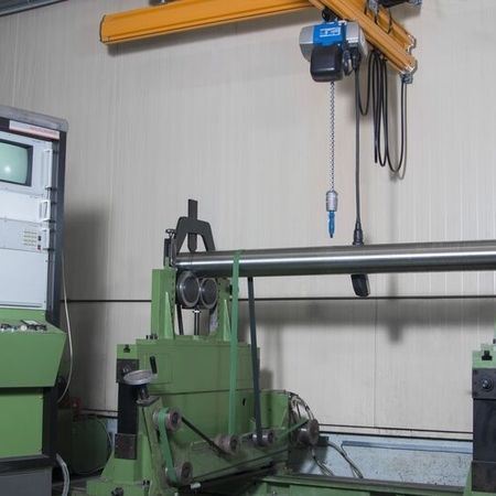 Lohnfertigung mit CNC - Reutlinger Wuchtmaschine in Betrieb